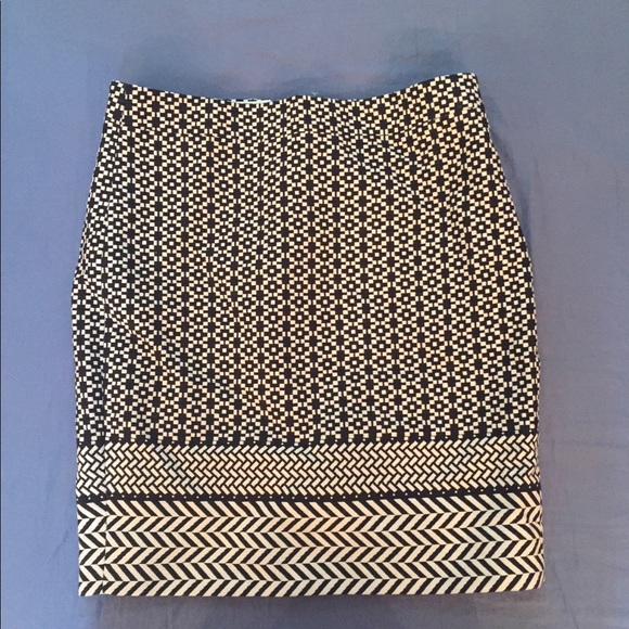 Black/white patterned Jcrew pencil skirt // 4P - Picture 2 of 4